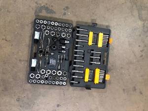 GEARWRENCH SAEMetric Ratcheting Tap and Die Set (114-Piece)  Customer Returns See Pictures