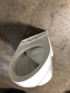 American Standard Glenwall VorMax 1.28 GPF Single Flush Toilet with Left Hand Trip Lever in White (Seat Not Included)  Customer Returns See Pictures