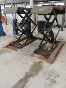 lot 5 image: Nussbaum Scissor Type Automotive Li...