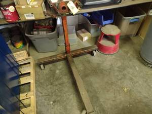 lot 16 image: Engine Stand, Heavy Duty...