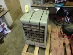 lot 32 image: Modine Hanging Gas Furnace, 105,000...