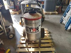 lot 22 image: Northstar Steam Cleaner, 230 Volt, ...