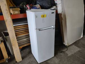 lot 55 image: Magic Chef Shop Fridge...