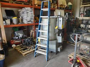 lot 51 image: Keller 8 Fiberglass Step Ladder...