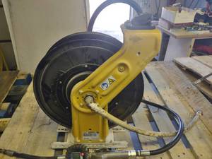 lot 61 image: Graco Oil Hose Reel with American L...