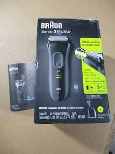 lot 13 image: Braun series 3 Proskin Razor