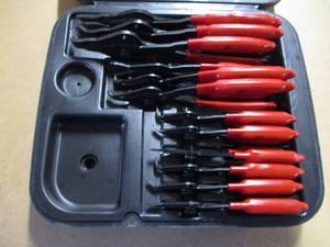 lot 28 image: Snap Ring Pliers