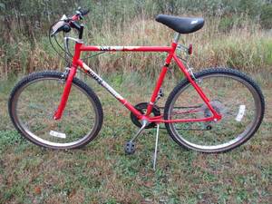 lot 33 image: Red Huffy Scout bike