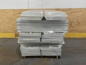 lot 111 image: Pallet of Fluorescent Light Fixtures