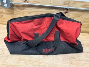 lot 113 image: Large Milwaukee Tool Bag