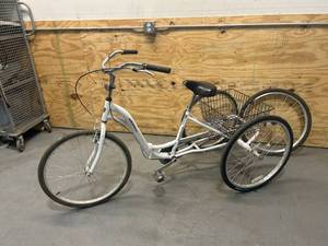 lot 91 image: Kent 26 Alameda Folding Adult Trike, White