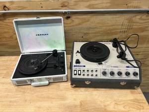 lot 99 image: Lot of 2- Turntables