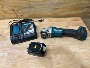 lot 110 image: MAKITA XAG25 4 Cordless Grinder with Battery and Charger
