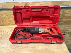 lot 112 image: MILWAUKEE 6537-22 SUPER SAWZALL with Case