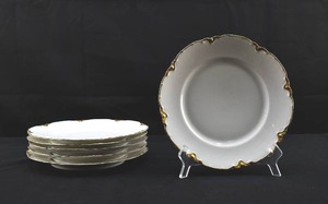 lot 217 image: Set of Six Limoges Porcelain Dinner Plates by Haviland