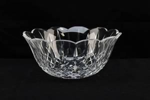 lot 227 image: Crystal Serving Bowl by Waterford