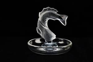 lot 239 image: Crystal Koi Fish Ring Dish by Lalique