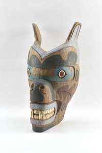 lot 45 image: Pacific Northwest Hand-Carved Wooden Bear Mask