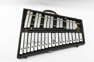 lot 59 image: Leedy Glockenspiel in Case