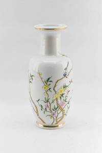 lot 95 image: Kuei-Fei Ping Porcelain Vase by Chi-Kuo Chen