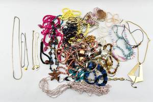 lot 273 image: Group of Miscellaneous Costume Jewelry