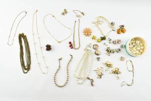 lot 281 image: Group of Faux Pearl Costume Jewelry