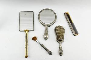 lot 278 image: Set of Vintage Personal Care Items