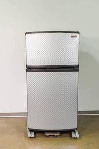 lot 291 image: Gladiator Refrigerator
