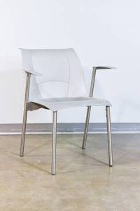 lot 23 image: Knoll Studios Fog Chair by Frank Gehry