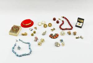 lot 263 image: Group of Miscellaneous Branded Costume Jewelry