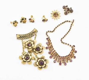 lot 264 image: Costume Jewelry in Gold and Purple Tones