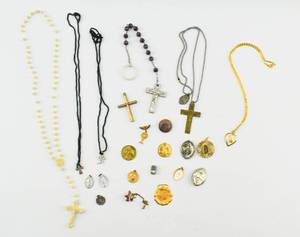 lot 266 image: Group of Miscellaneous Religious Jewelry