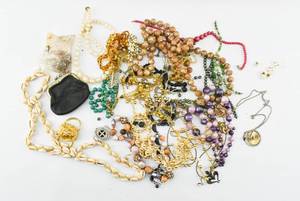 lot 270 image: Group of Miscellaneous Costume Jewelry