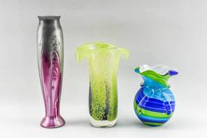 lot 418 image: Group of Three Swirly Art Glass Vases