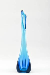 lot 432 image: Blue Art Glass Vase