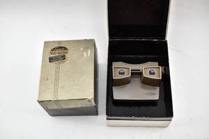 lot 97 image: Vintage View-Master with Large Group of Reels
