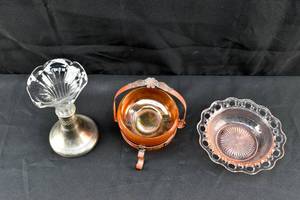 lot 443 image: Three Decorative Glass Items
