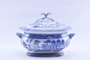 lot 188 image: Blue and White Porcelain Serving Tureen