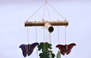 lot 446 image: Butterfly and Leaf Ceramic Wind Chimes