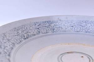 lot 369 image: Large Antique Blue & White Chinese Porcelain Low Bowl
