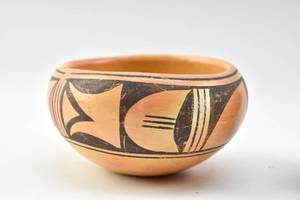 lot 339 image: Five Hopi Pueblo Bowls & Pot