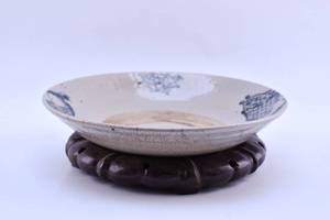 lot 370 image: Antique Chinese Porcelain Plate with Fish