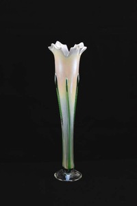 lot 207 image: Iridescent Hand-Blown Glass Vase by Ron Mynatt