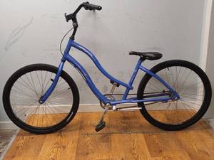 lot 12 image: ELECTRA TOWNIE STEP THRU CRUISER BIKE