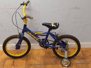 lot 13 image: HUFFY 12 KIDS BIKE