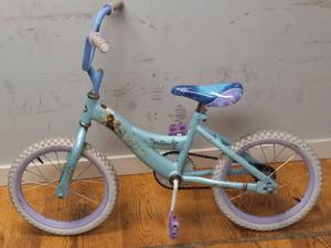 lot 21 image: HUFFY 16 FROZEN KIDS BIKE