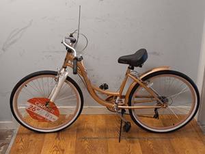 lot 28 image: NEW KENT BAYSIDE 26 CRUISER BIKE