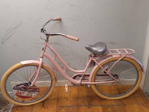lot 30 image: NEW KENT CHARLESTON CRUISER BIKE