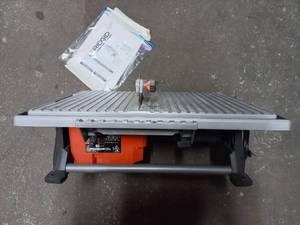lot 19 image: Tile Saw