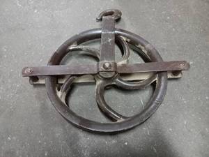 lot 28 image: Pulley
